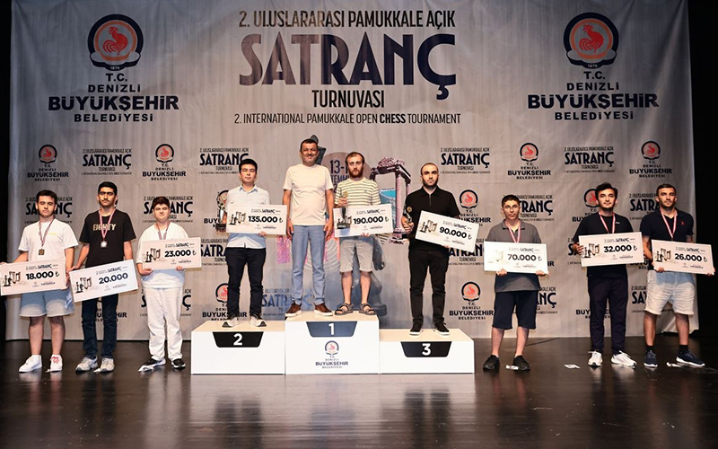 Satrançta hamleler yapıldı, ödüller sahiplerini buldu