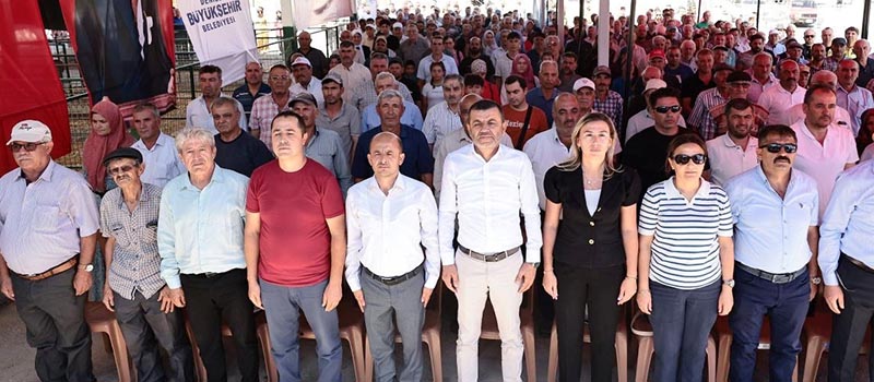 Denizli'de Büyükşehir Belediyesi'nin çiftçilere sera naylonu dağıtımına Kale ilçesinden başlandı