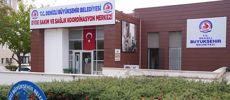 Denizli'de Büyükşehir Belediyesi'nin sunduğu evde bakım ve sağlık hizmetleri vatandaşlardan övgü aldı