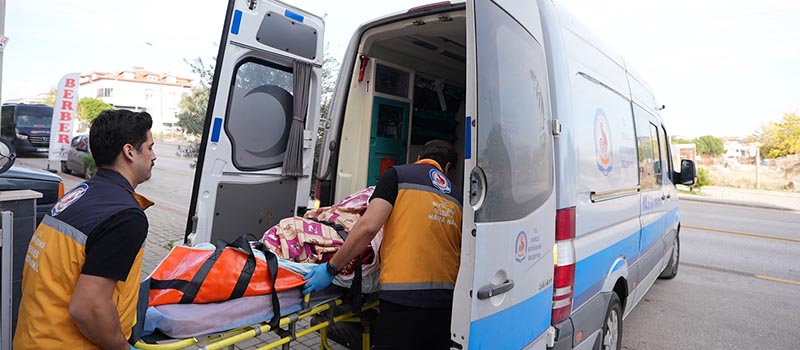 Denizli'de Büyükşehir Belediyesi'nin sunduğu evde bakım ve sağlık hizmetleri vatandaşlardan övgü aldı