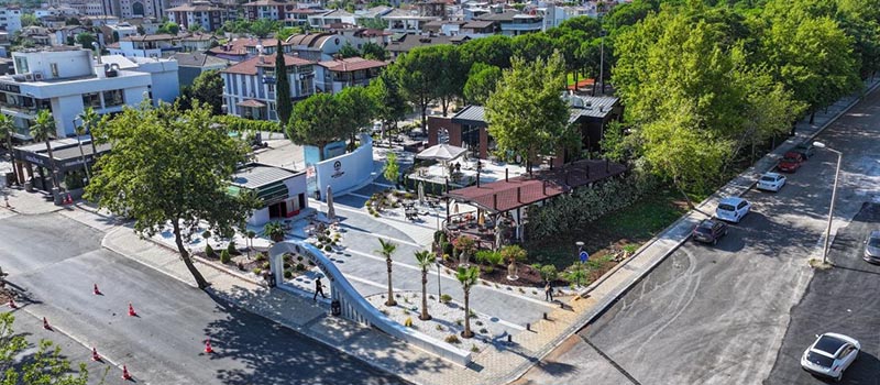 Denizli'nin cazibe merkezi Koşu Yolu'nda Büyükşehir Belediyesi'nin yaptığı sosyal tesis Koru Koşuyolu hizmete girdi
