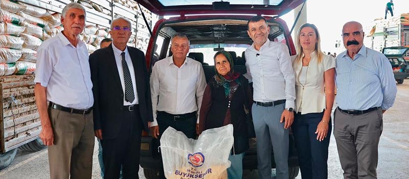 Denizli'de 19 ilçede 6 bin 282 yetiştiriciye 32 bin çuval yem dağıtıl