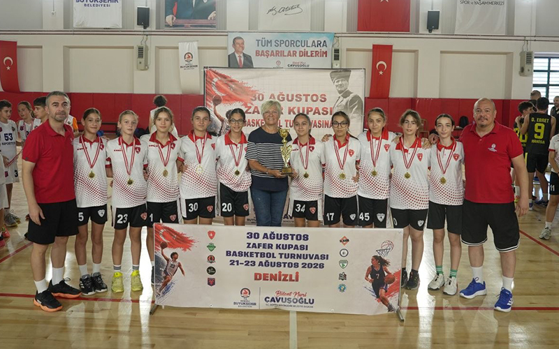 Genç sporcular parkede Zafer Kupası için mücadele etti