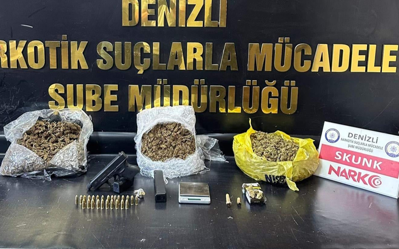 İki otomobilde 3 kilo uyuşturucu madde ele geçirildi