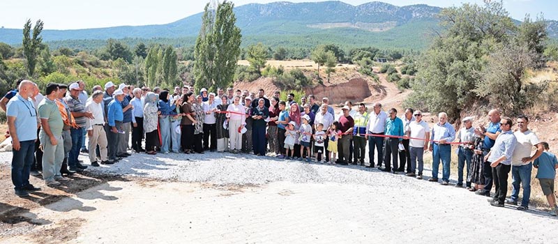 Denizli Büyükşehir Belediyesi, bölge halkının 30 yıldır beklediği Baklançakırlar - Güzelpınar yolunu tamamladı. Ulaşıma açılan yol 4 ilçenin birbiriyle bağlantısını sağlayacak.