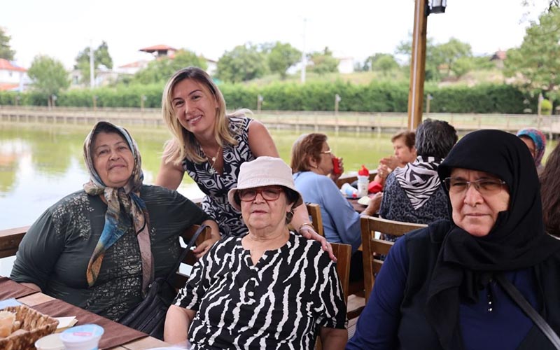 Kadınlar evlerinden çıkıp Acıpayam’ın güzelliklerini keşfetti