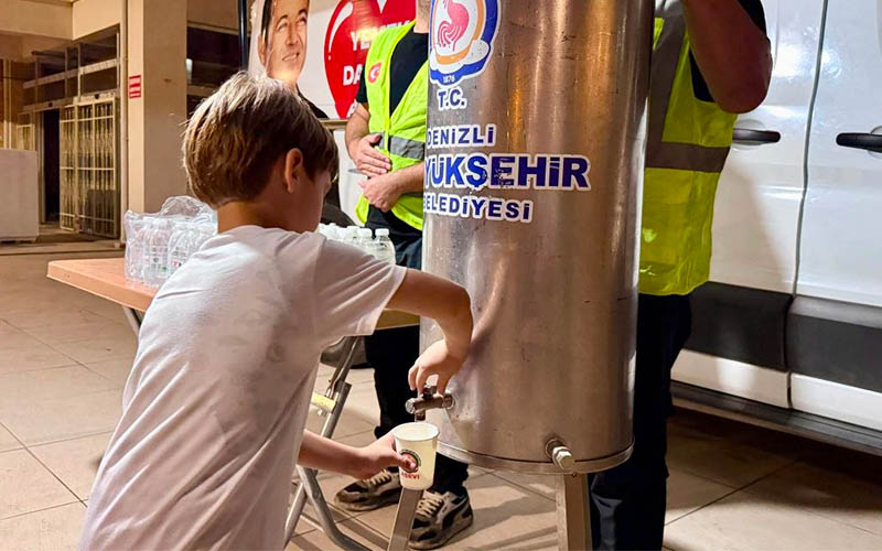 Büyükşehir’den limonata ve su ikramı