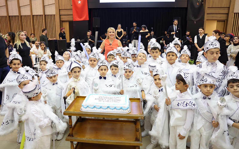 Merkezefendi’de sünnet ettirilen 50 çocuk için eğlence