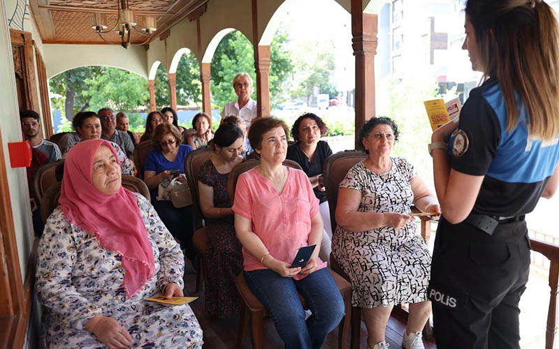 Merkezefendi’de  kadınlara KADES uygulaması anlatıldı
