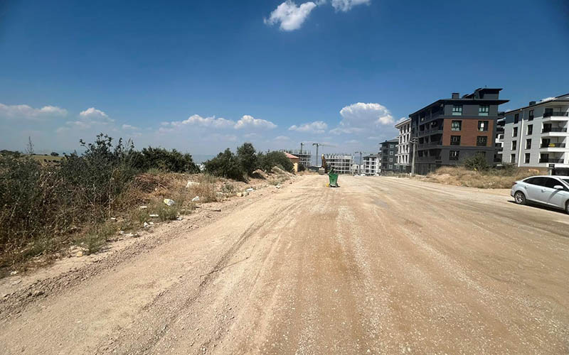 Merkezefendi Belediyesi’ne seslendiler: Tozdan kapı pencere açamıyoruz