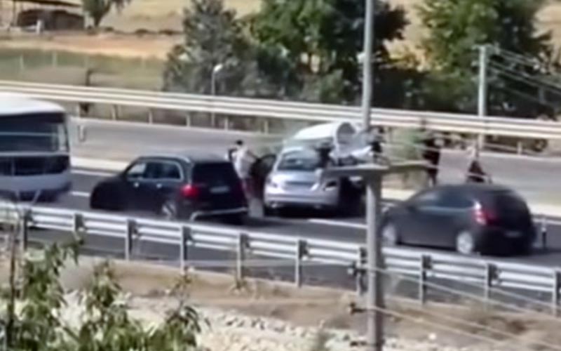 İki otomobil kafa kafaya çarpıştı: 4 yaralı