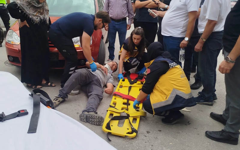 Otomobil ile elektrikli bisiklet çarpıştı: 1 yaralı
