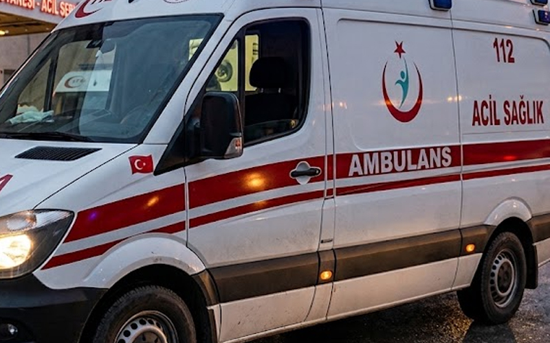 Ev arkadaşını bıçakladı