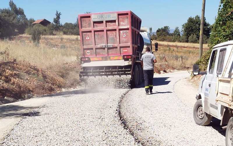 Çalışmalar tamamlandı: Emecik Mahallesi’ne asfalt