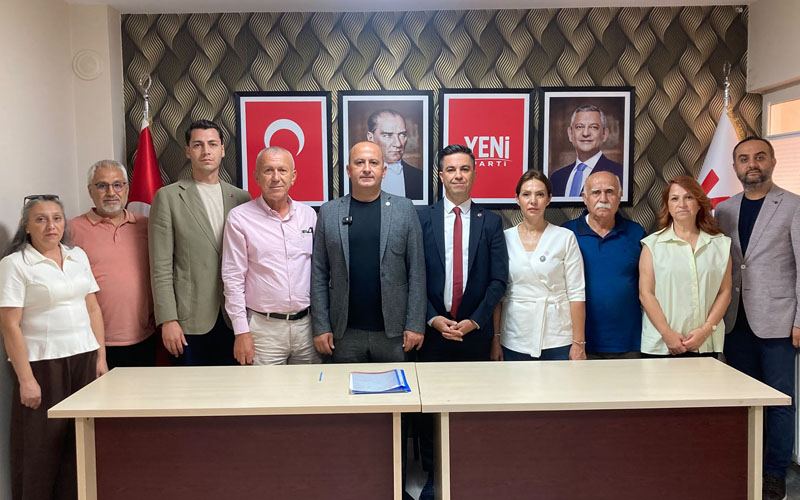Büyükşehir Belediye Meclis Üyesi Deniz, CHP’den istifa etti, Yeni Parti’ye katıldı
