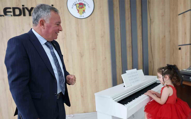 Kepenek: Sanatla büyüyen evlatlarımızın yanındayız
