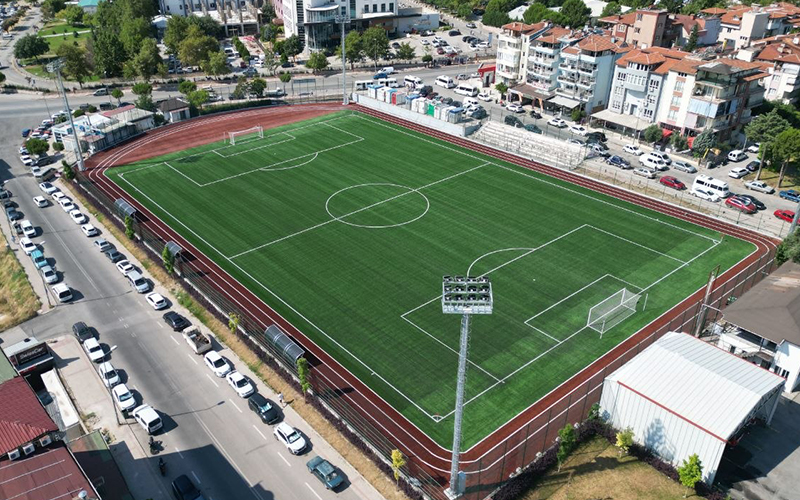 Kınıklı ve İlbade’deki sahalara FIFA standardı