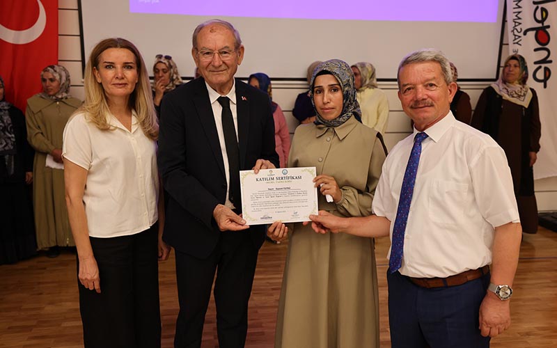 Kadınlar hayatını değiştiren kursta okuma yazma öğrendi