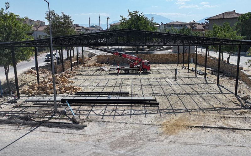 Aktepe’de kapalı pazar yeri için çalışmalar sürüyor