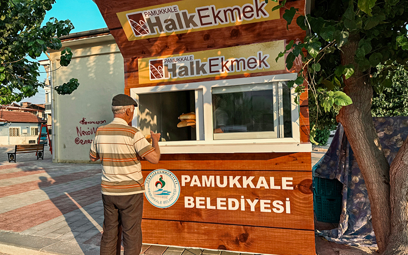 Pastane ve büfede 20 TL olan simit, Pamukkale Halk Ekmek’te 12,5 TL