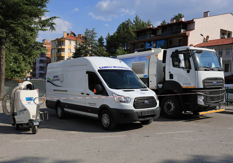 Çameli Belediyesi araç filosuna kamyon, ekmek dağıtım aracı ve şarjlı temizlik makinesi