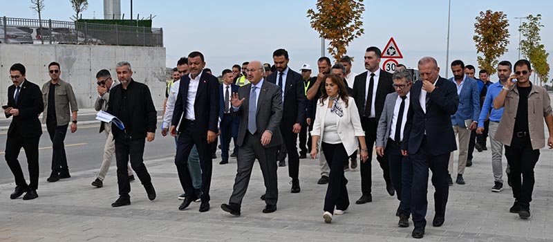 Denizli'deki Acil durum Hastanesi hasta girişinde yaşanan mesafe sorunun çözümü için Vali Yavuz Selim Köşger ile Denizli Büyükşehir Belediye Başkanı Bülent Nuri Çavuşoğlu birlikte inceleme yaptı