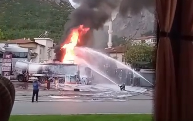 Akaryakıt istasyonunda yangın
