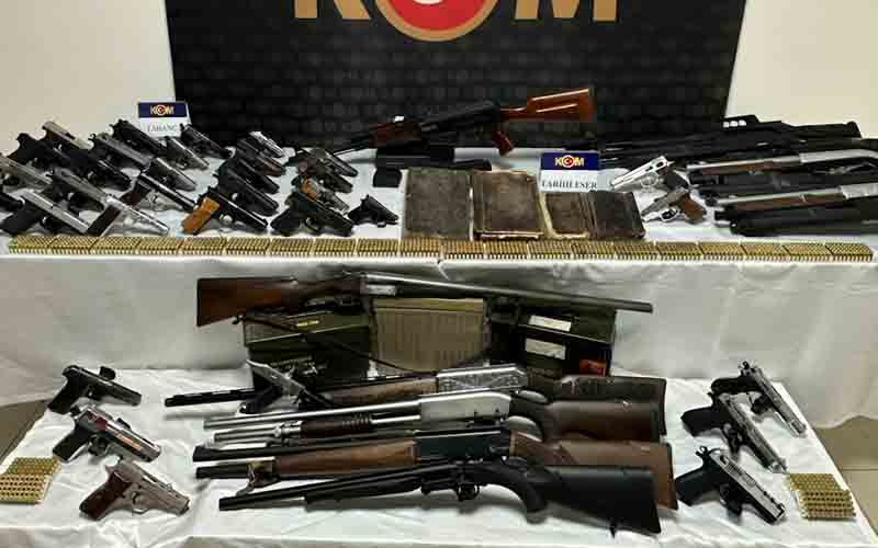 Suç örgütlerine polis operasyonu: 198 gözaltı