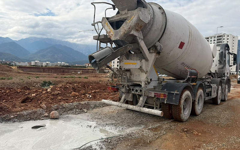 Beton mikserinden yola dökülen harca 181 bin TL para cezası