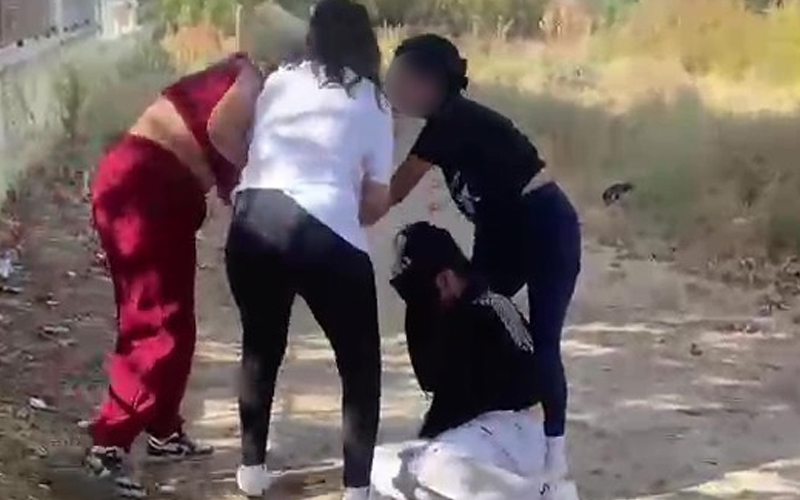 Liseli üç kız öğrenci, ortaokul öğrencisini darbetti