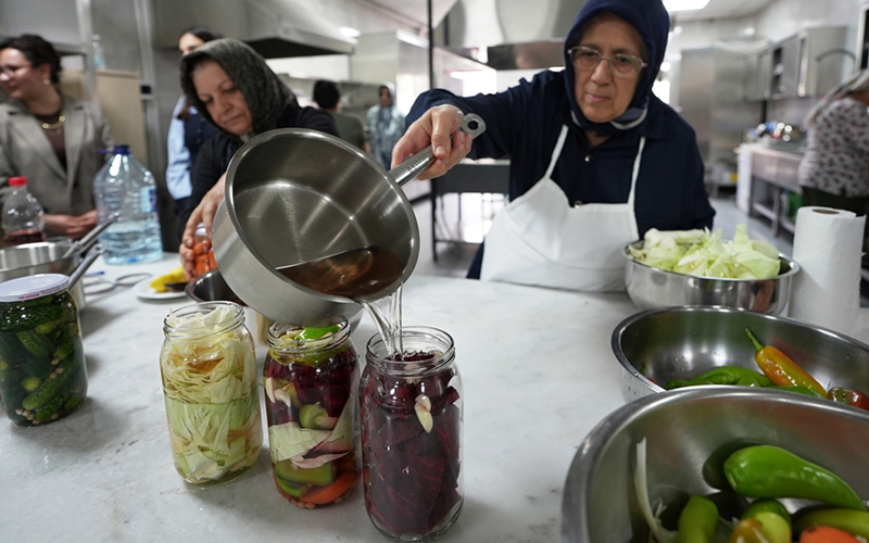 Büyükşehir’in geleneksel lezzetler atölyesi sürüyor
