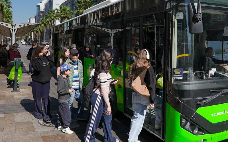 Büyükşehir’in öğrenciye ücretsiz ulaşım desteği 2. yılına girdi