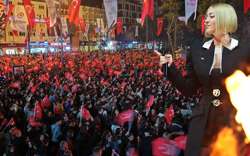 Cumhuriyet coşkusu fener alayı ve Derya Uluğ konseriyle yaşandı