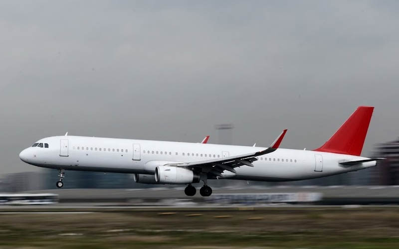 Konya seferini yapan uçak Çardak Havalimanı’na indi