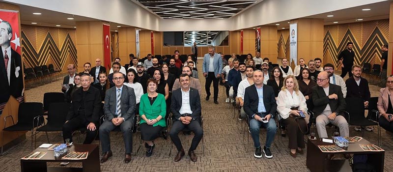 Denizli Şehir Tiyatrosu yeni sezonu açtı