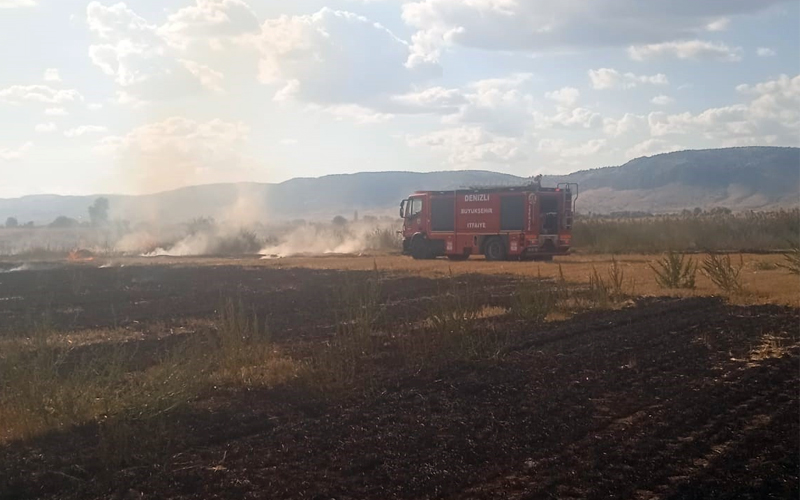 Tarım arazisinde yangın: Ekiplerin müdahalesiyle söndürüldü