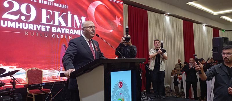 Denizli'de Vali Yavuz Selim Köşger, Cumhuriyet Bayramı dolayısıyla resepsiyon verdi