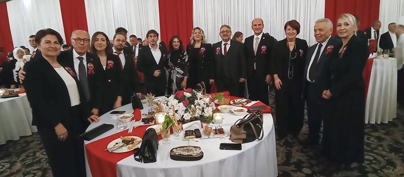 Denizli'de Vali Yavuz Selim Köşger, Cumhuriyet Bayramı dolayısıyla resepsiyon verdi
