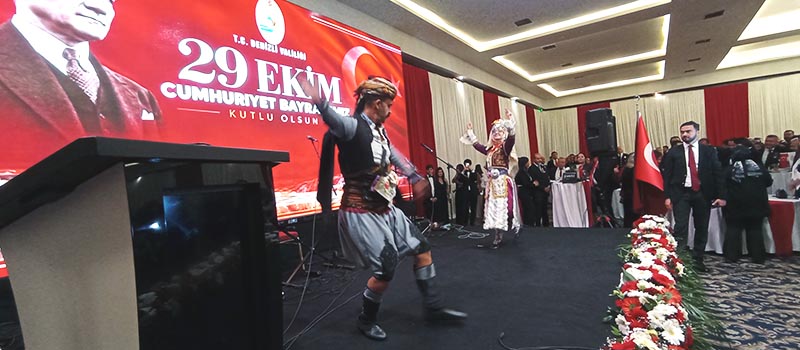 Denizli'de Vali Yavuz Selim Köşger, Cumhuriyet Bayramı dolayısıyla resepsiyon verdi