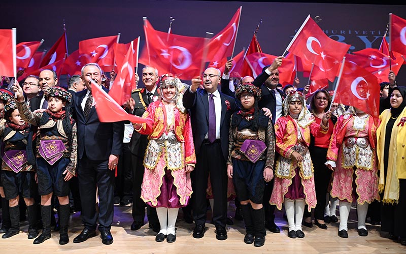 Cumhuriyet Bayramı törenlerle kutlandı