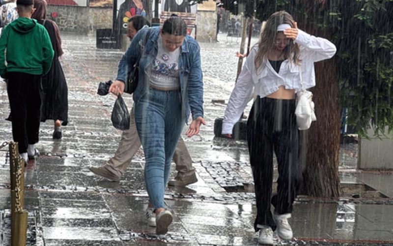 Denizli’ye bir günde aylık ortalamanın üzerinde yağış düştü