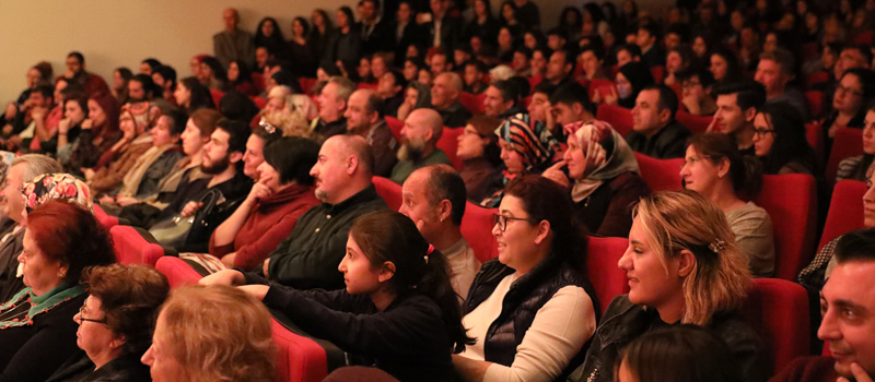 Denizli tiyatro sezonunu 'Kamyon' ile açtı