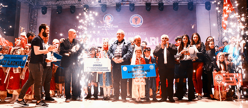 Denizli halk oyunları ile coştu