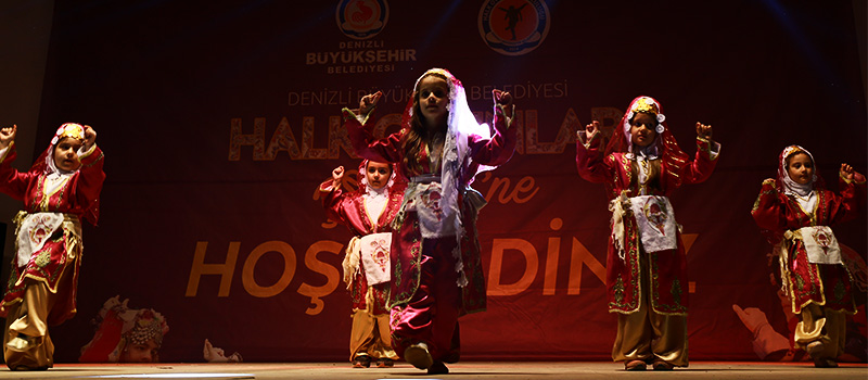Denizli halk oyunları ile coştu