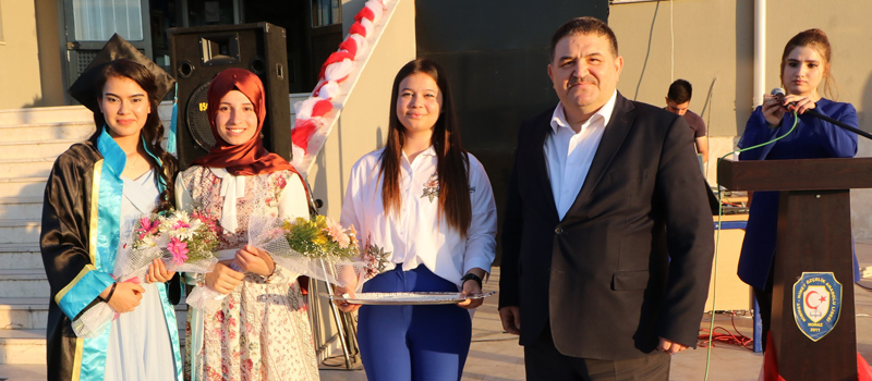 Himmet-Nimet Özçelik Anadolu Lisesi'nde mezuniyet sevinci