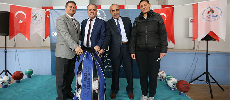 Pamukkale Belediyesi’nden 132 okula spor malzemesi desteği