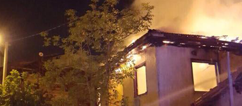 Sırakapılar’da 2 katlı ev yandı